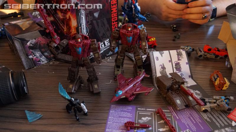 NYCC 2018: War for Cybertron Wave 1 Unboxing Event - Transformers Event: DSC08959