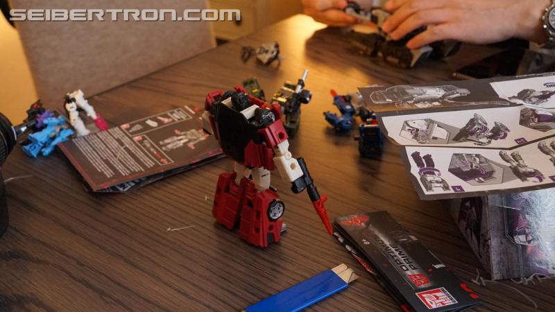 Transformers News: Unboxing Event gallery and video for Transformers War for Cybertron: SIEGE