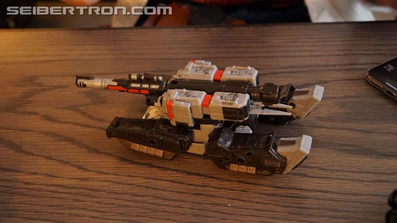 Transformers News: Unboxing Event gallery and video for Transformers War for Cybertron: SIEGE