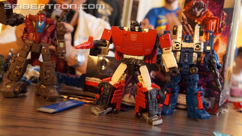 Transformers News: Unboxing Event gallery and video for Transformers War for Cybertron: SIEGE