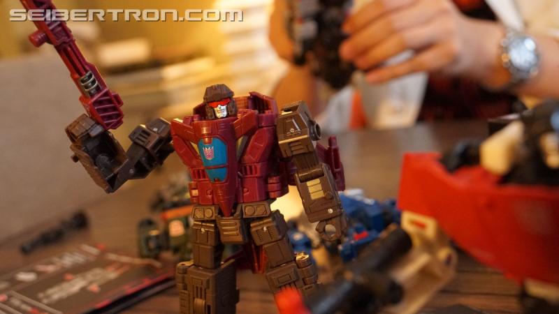 NYCC 2018: War for Cybertron Wave 1 Unboxing Event - Transformers Event: DSC08969