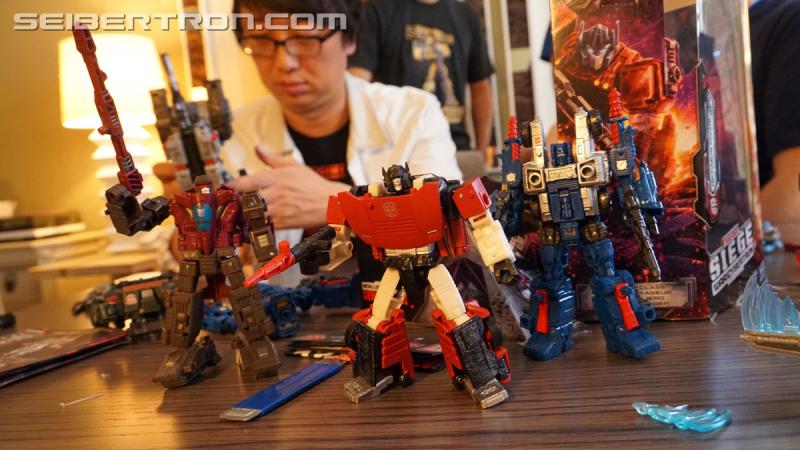 NYCC 2018: War for Cybertron Wave 1 Unboxing Event - Transformers Event: DSC08971