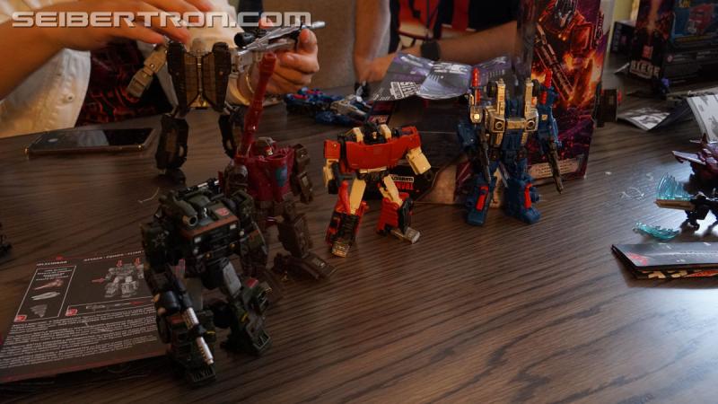 NYCC 2018 - War for Cybertron Wave 1 Unboxing Event