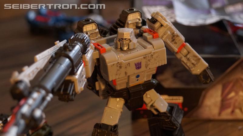 NYCC 2018: War for Cybertron Wave 1 Unboxing Event - Transformers Event: DSC08980