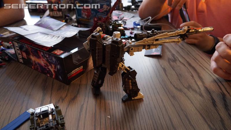 NYCC 2018: War for Cybertron Wave 1 Unboxing Event - Transformers Event: DSC08983