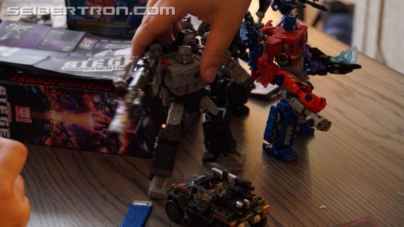 NYCC 2018: War for Cybertron Wave 1 Unboxing Event - Transformers Event: DSC08987