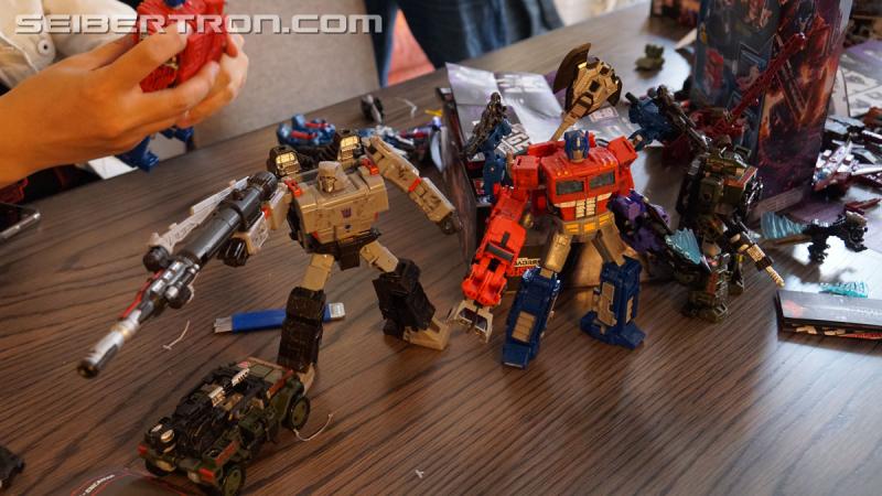 NYCC 2018: War for Cybertron Wave 1 Unboxing Event - Transformers Event: DSC08988
