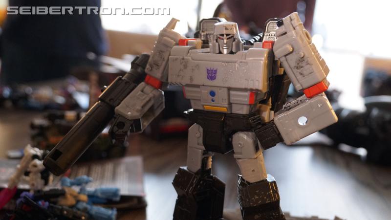 NYCC 2018: War for Cybertron Wave 1 Unboxing Event - Transformers Event: DSC08991