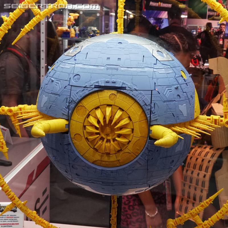SDCC 2019: HasLab Transformers War for Cybertron Unicron - Transformers Event: DSC08916b
