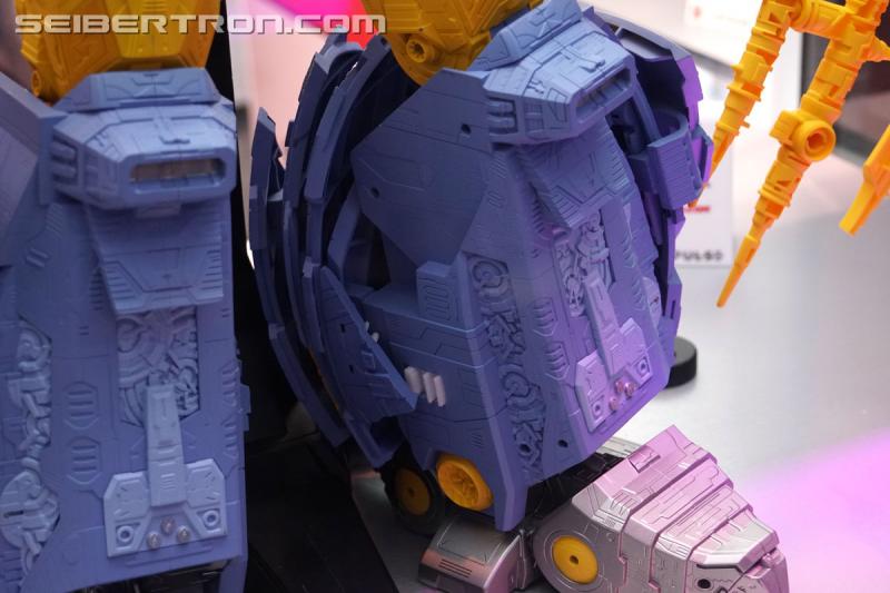 SDCC 2019: HasLab Transformers War for Cybertron Unicron - Transformers Event: DSC08930
