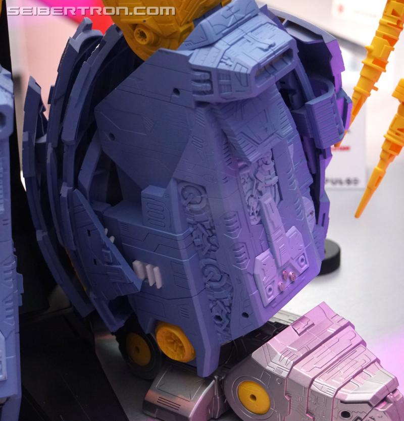 SDCC 2019 - HasLab Transformers War for Cybertron Unicron