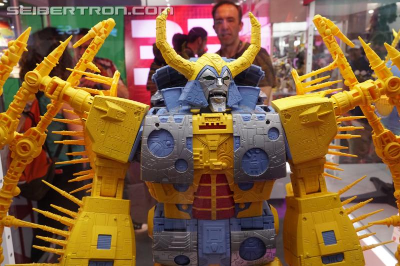 SDCC 2019: HasLab Transformers War for Cybertron Unicron - Transformers Event: DSC08933