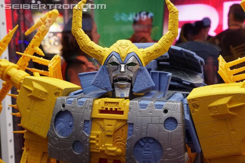 SDCC 2019: HasLab Transformers War for Cybertron Unicron - Transformers Event: DSC08935