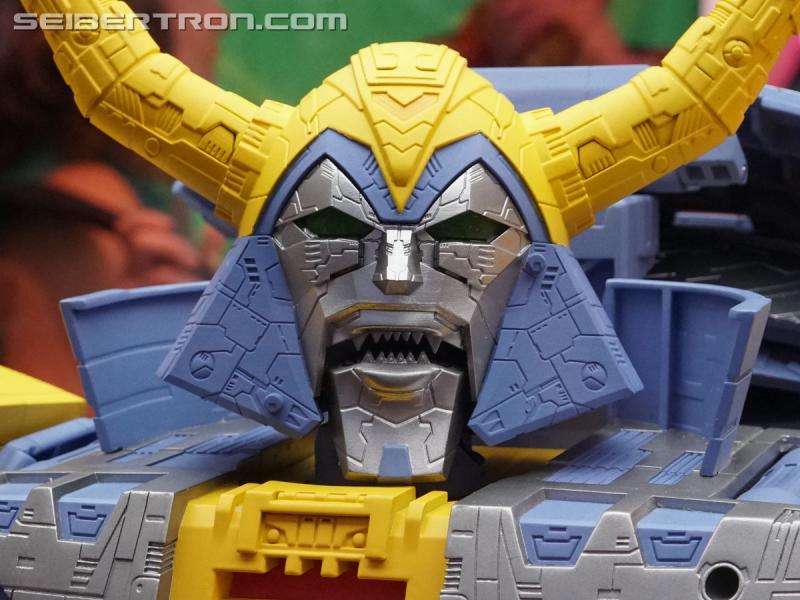 SDCC 2019: HasLab Transformers War for Cybertron Unicron - Transformers Event: DSC08935a