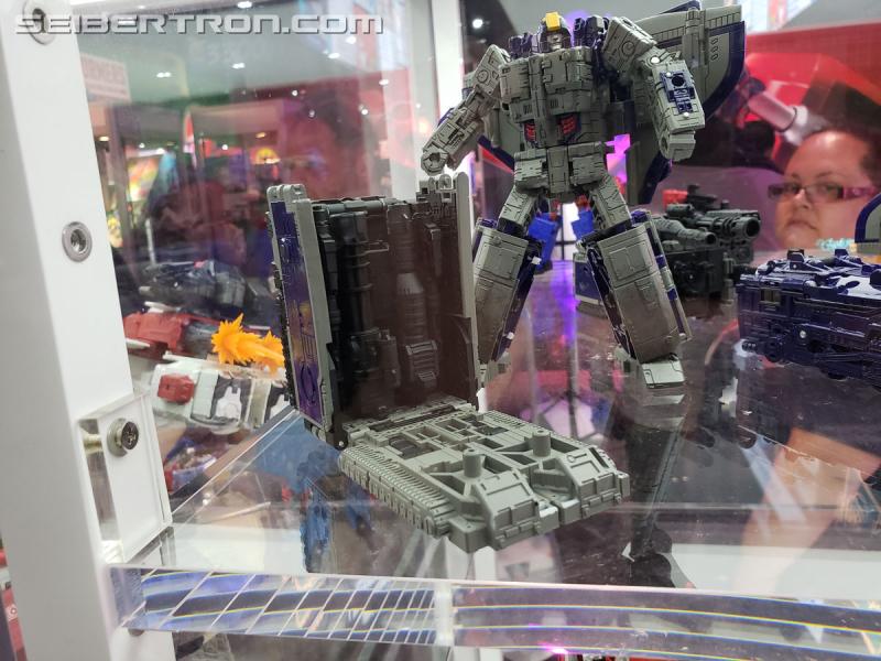 SDCC 2019 - Transformers War for Cybertron SIEGE