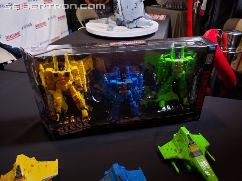 SDCC 2019 - Transformers War for Cybertron SIEGE Rainmakers Set