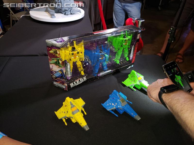 SDCC 2019: Transformers War for Cybertron SIEGE Rainmakers Set - Transformers Event: 20190718 175829