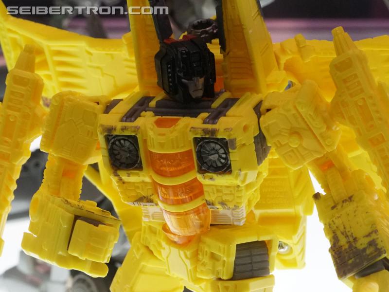 SDCC 2019: Transformers War for Cybertron SIEGE Rainmakers Set - Transformers Event: DSC08838c