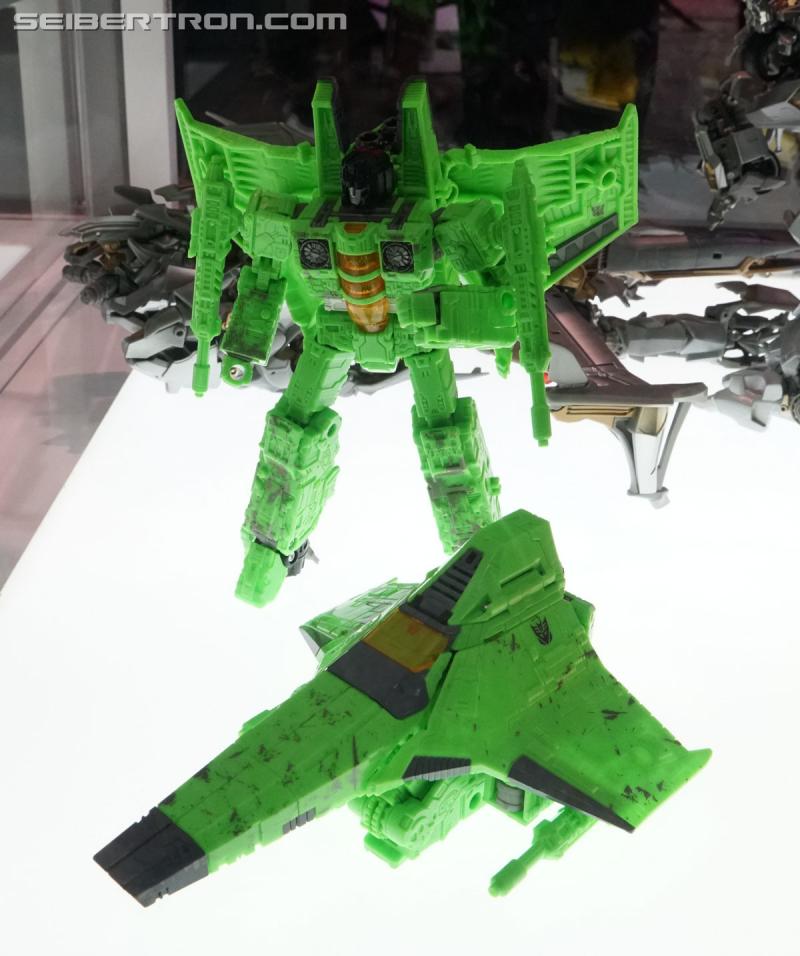 SDCC 2019: Transformers War for Cybertron SIEGE Rainmakers Set - Transformers Event: DSC08842c