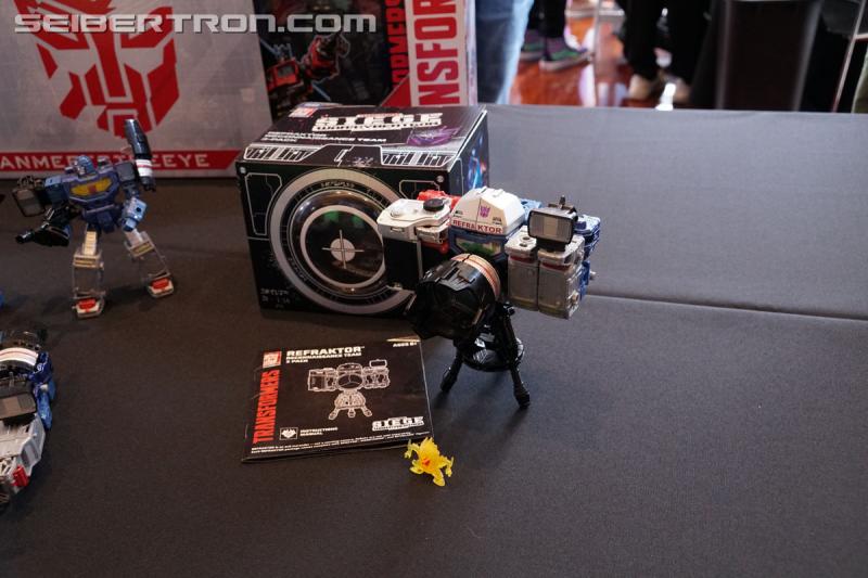 SDCC 2019: Transformers War for Cybertron SIEGE Refraktor 3-pack - Transformers Event: DSC08331
