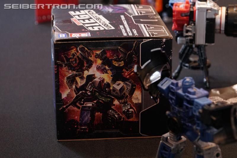 SDCC 2019: Transformers War for Cybertron SIEGE Refraktor 3-pack - Transformers Event: DSC08337