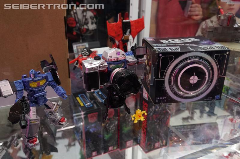 SDCC 2019: Transformers War for Cybertron SIEGE Refraktor 3-pack - Transformers Event: DSC08786