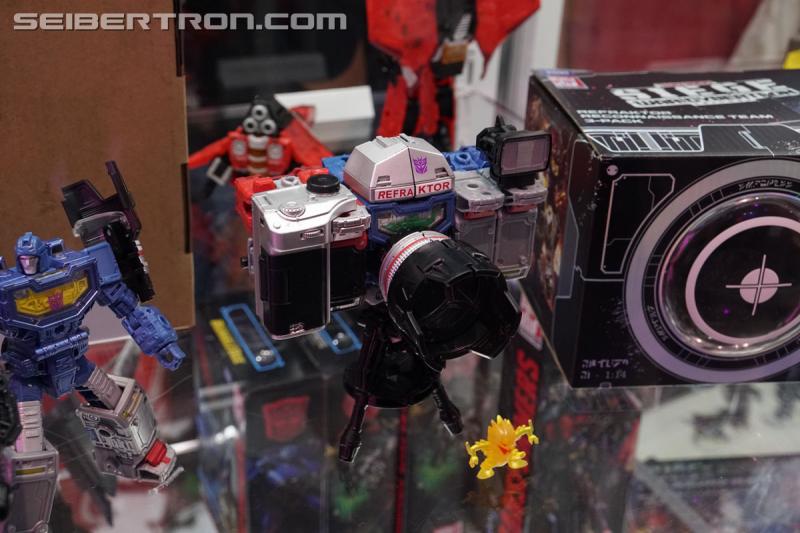 SDCC 2019: Transformers War for Cybertron SIEGE Refraktor 3-pack - Transformers Event: DSC08787