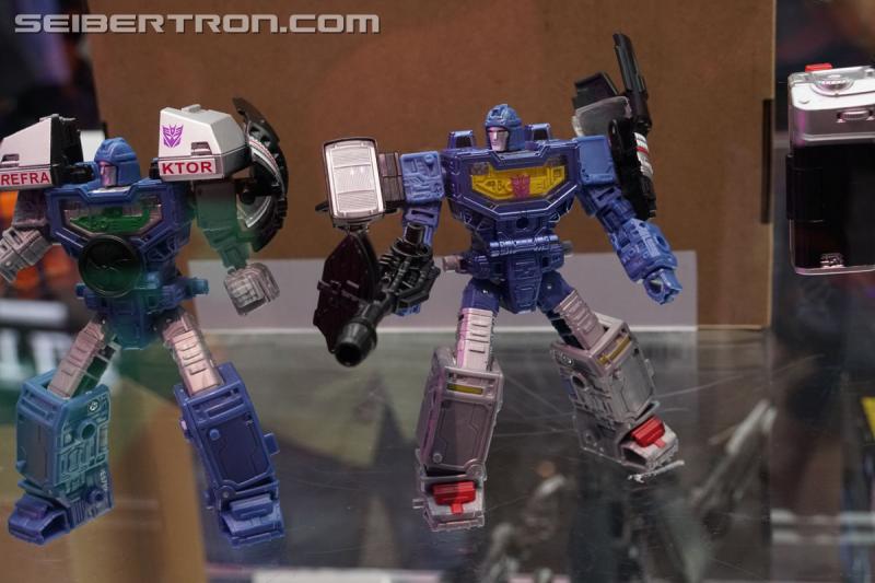 SDCC 2019 - Transformers War for Cybertron SIEGE Refraktor 3-pack