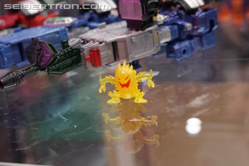 SDCC 2019: Transformers War for Cybertron SIEGE Refraktor 3-pack - Transformers Event: DSC08801