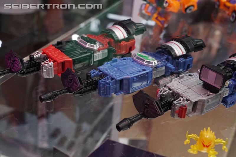 SDCC 2019: Transformers War for Cybertron SIEGE Refraktor 3-pack - Transformers Event: DSC08805