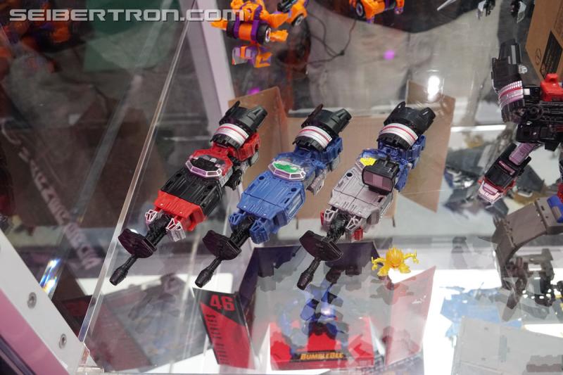 SDCC 2019: Transformers War for Cybertron SIEGE Refraktor 3-pack - Transformers Event: DSC08807
