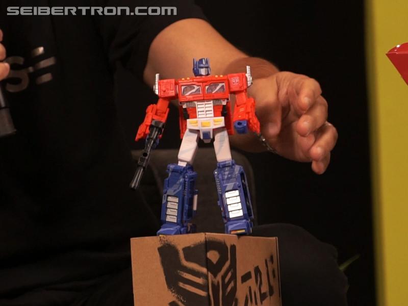 Transformers News: Hasbro unveils Earthrise Starscream, teases Scorponok and more during #NYCC Transformers live stream