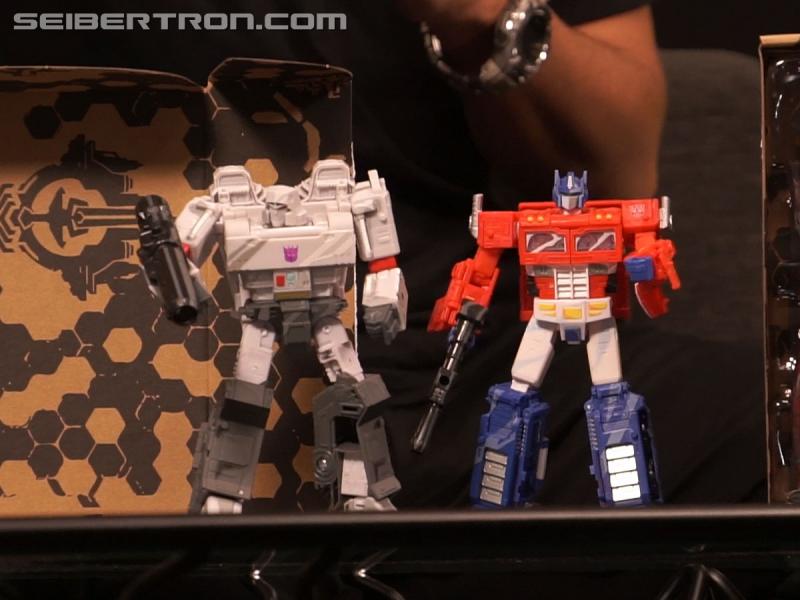 Transformers News: Hasbro unveils Earthrise Starscream, teases Scorponok and more during #NYCC Transformers live stream