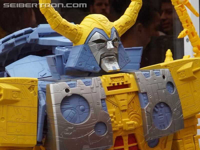 NYCC 2019: Transformers War for Cybertron Unicron - Transformers Event: DSC05383b