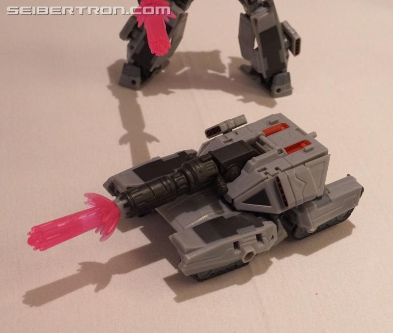 NYCC 2019: Transformers Cyberverse Deluxe Class reveals - Transformers Event: DSC05558