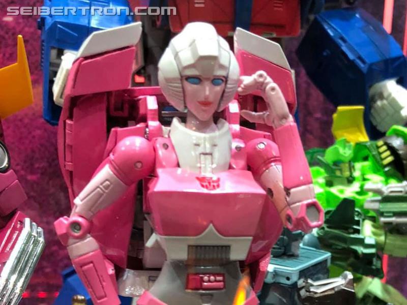 Wonderfest 2020: Masterpiece MP-50 Tigatron, MP-51 Arcee and MP-48 Lio Convoy - Transformers Event: Wonderfest 2020 023b