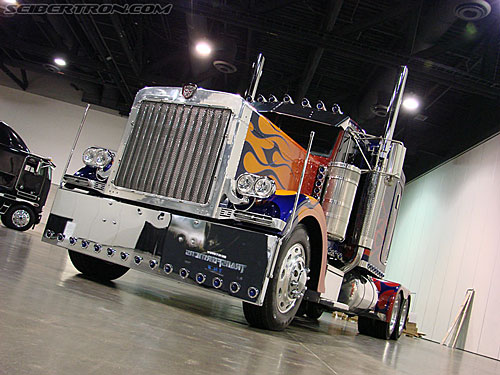 BotCon 2007: Optimus Prime Semi-Truck - Transformers Event: DSC05934