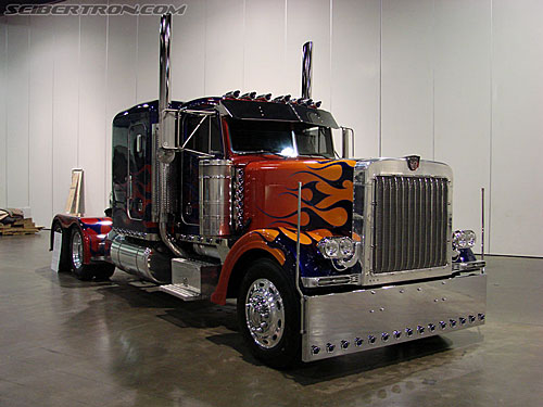 BotCon 2007: Optimus Prime Semi-Truck - Transformers Event: DSC05939
