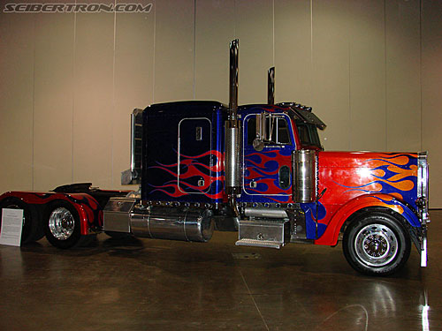 BotCon 2007: Optimus Prime Semi-Truck - Transformers Event: DSC05940