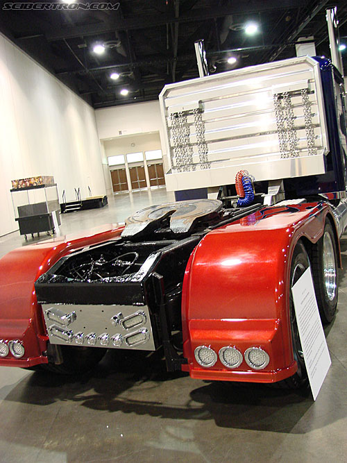 BotCon 2007: Optimus Prime Semi-Truck - Transformers Event: DSC05954