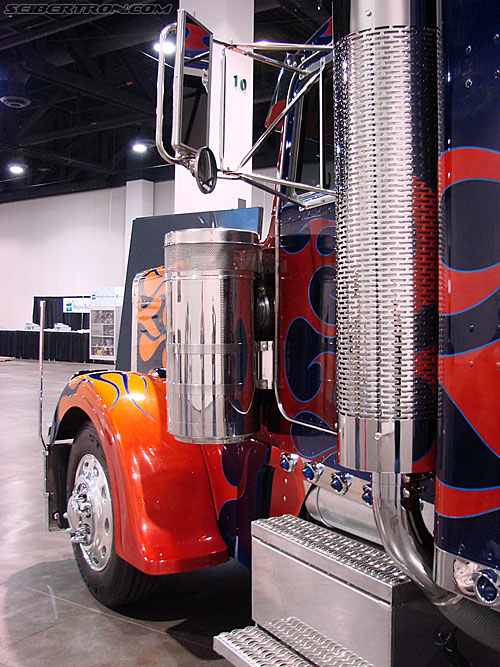 BotCon 2007 - Optimus Prime Semi-Truck