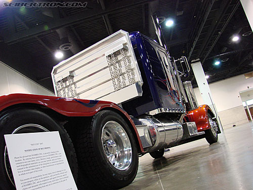 BotCon 2007: Optimus Prime Semi-Truck - Transformers Event: DSC05969