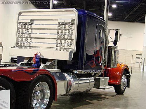 BotCon 2007: Optimus Prime Semi-Truck - Transformers Event: DSC05970