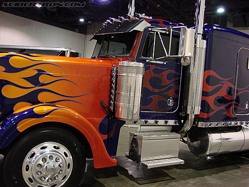 BotCon 2007: Optimus Prime Semi-Truck - Transformers Event: DSC05977