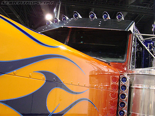 BotCon 2007: Optimus Prime Semi-Truck - Transformers Event: DSC05986