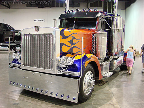 BotCon 2007: Optimus Prime Semi-Truck - Transformers Event: DSC05989