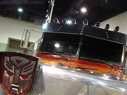 BotCon 2007: Optimus Prime Semi-Truck - Transformers Event: DSC05993