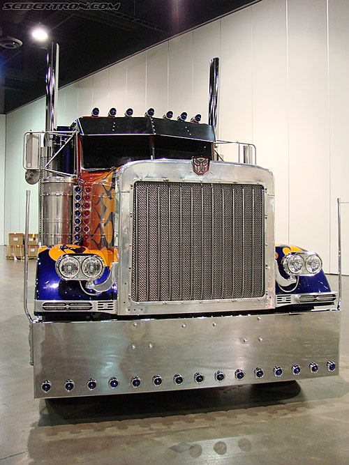 BotCon 2007: Optimus Prime Semi-Truck - Transformers Event: DSC06000