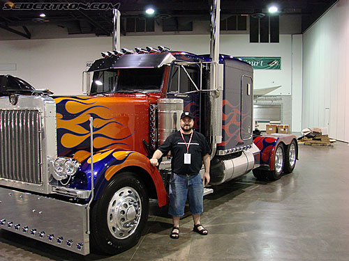 BotCon 2007 - Optimus Prime Semi-Truck