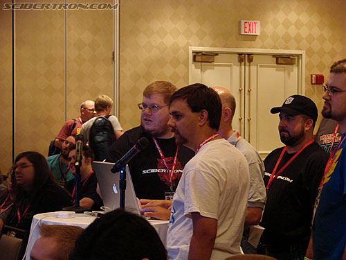 BotCon 2007: Battle of the Boards: Seibertron.com versus TFW2005.com - Transformers Event: DSC06437